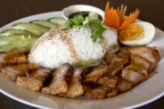 Khao Moo Dang (BBQ Pork & Crispy Pork)